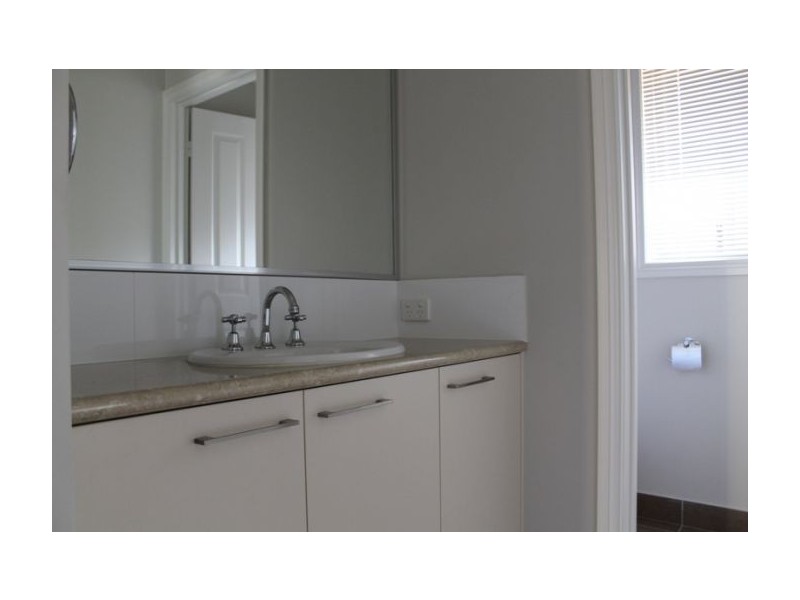 54 Honeyeater Circuit, Thurgoona NSW 2640