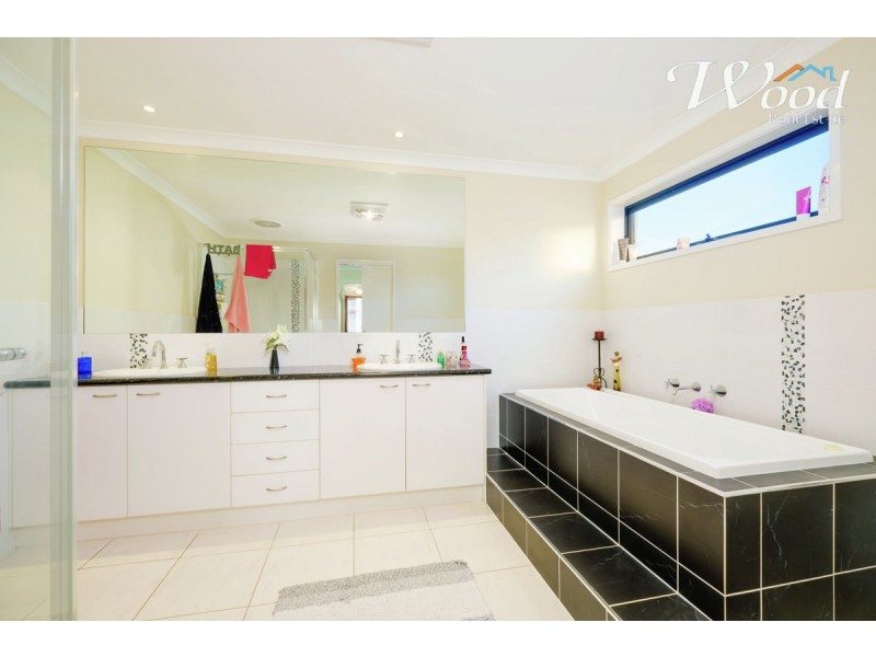 570 Nagle Road, Lavington NSW 2641