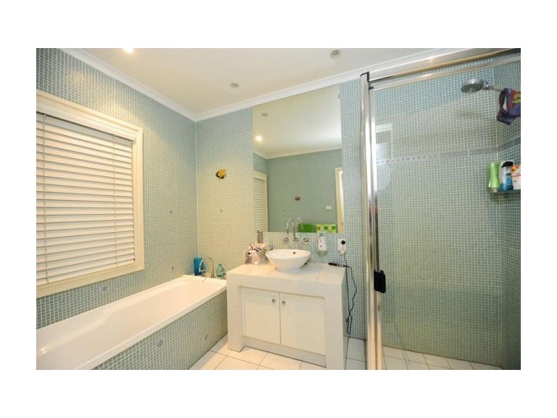 21 Abbott Drive, Albury NSW 2640