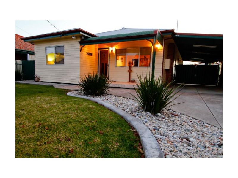 399 Kotthoff Street, Lavington NSW 2641