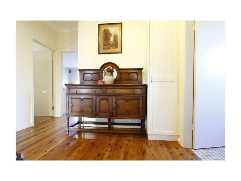 399 Kotthoff Street, Lavington NSW 2641