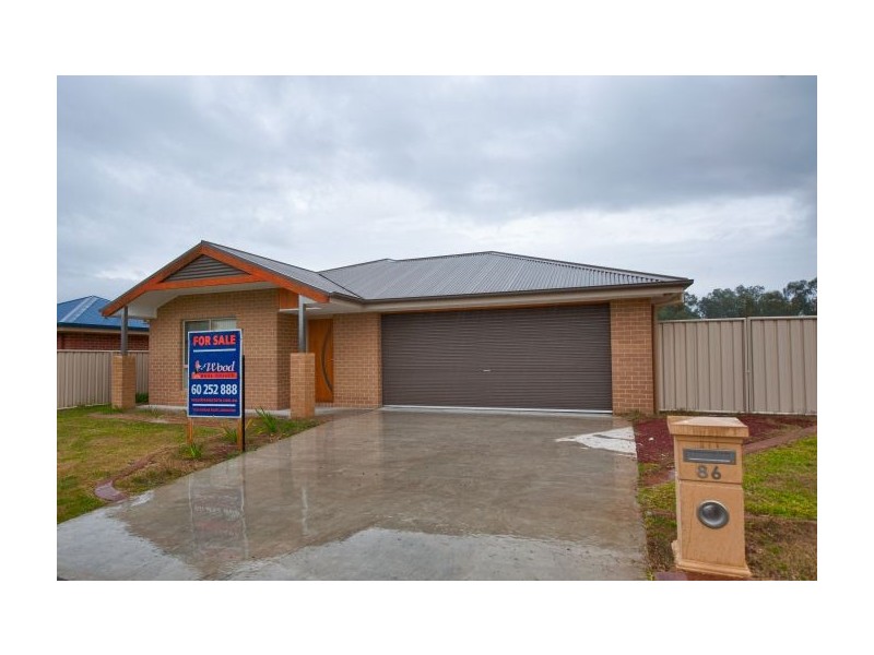 86 Royce Cres, Lavington NSW 2641
