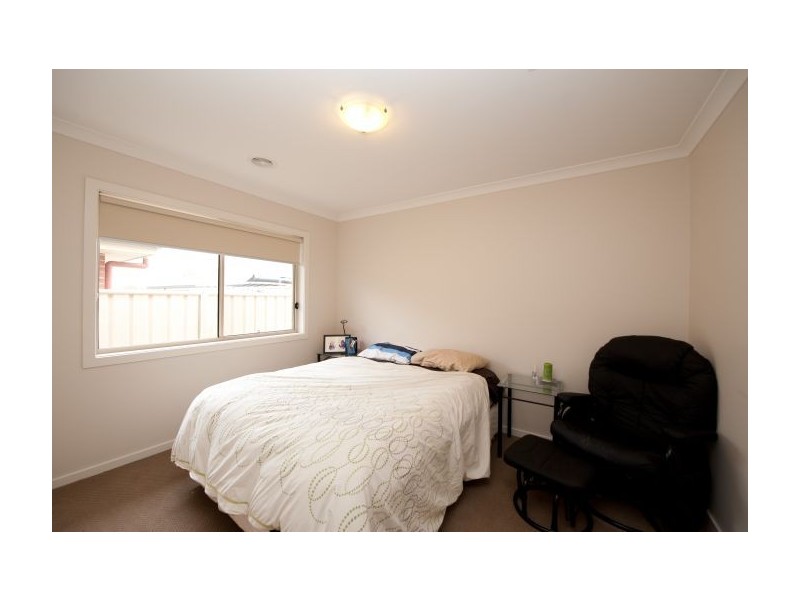 86 Royce Cres, Lavington NSW 2641