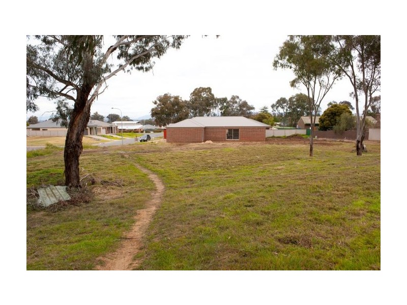 28 Algona Road, Lavington NSW 2641