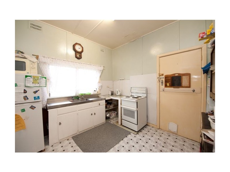 2/431 Bevan Street, Lavington NSW 2641