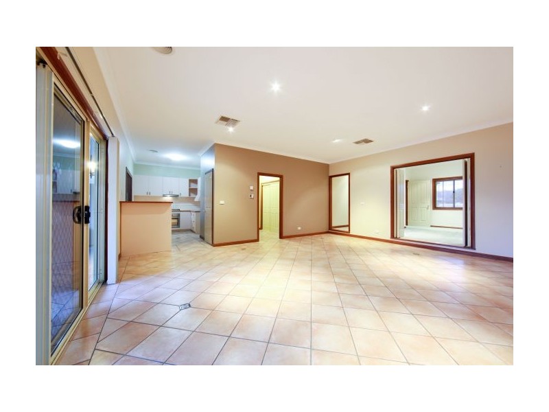 571 Mair St, Lavington NSW 2641