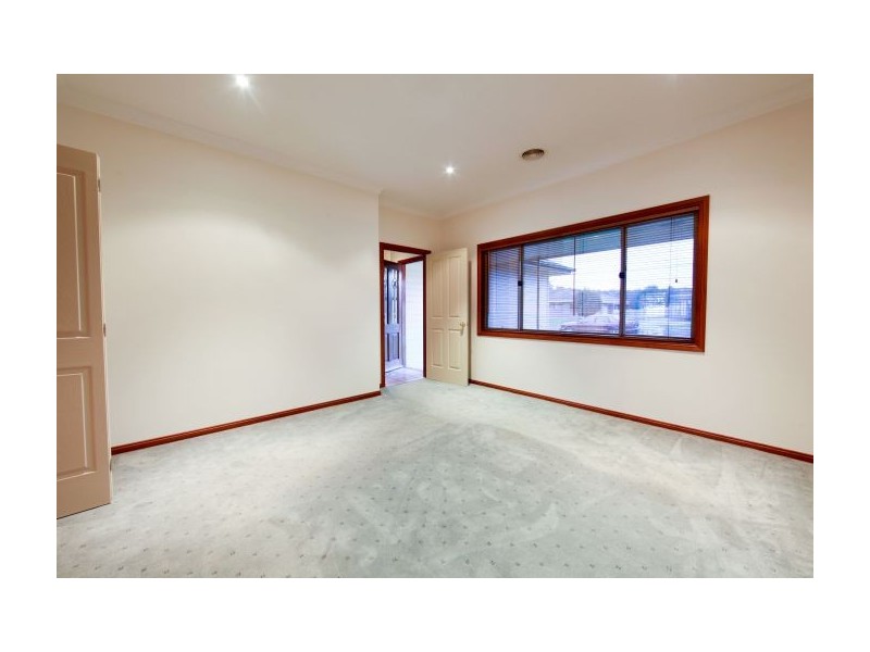 571 Mair St, Lavington NSW 2641
