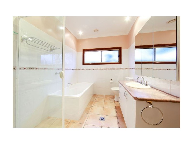 571 Mair St, Lavington NSW 2641