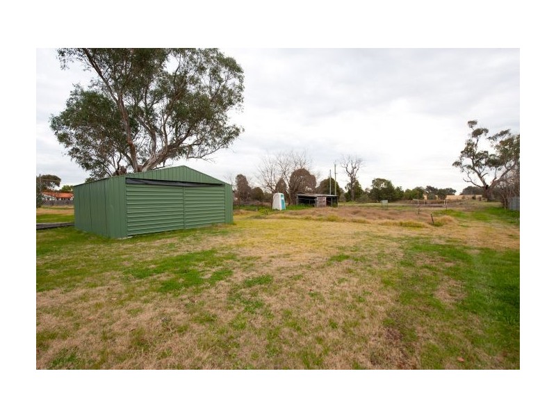 24 Railway Pde, Holbrook NSW 2644