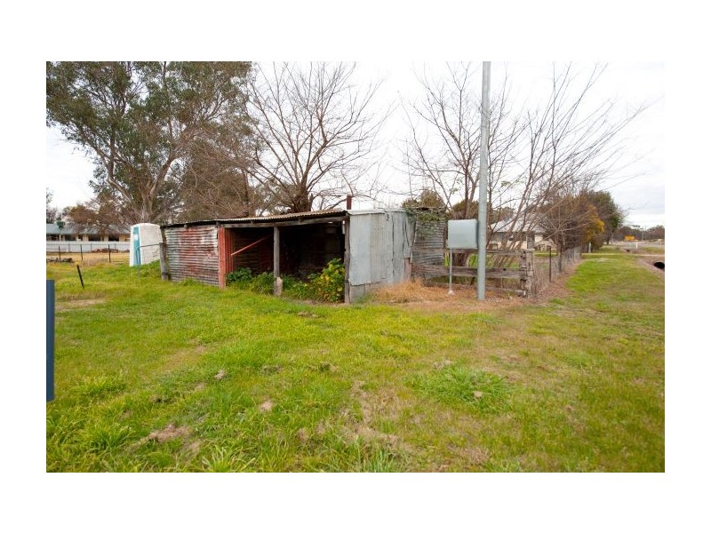 24 Railway Pde, Holbrook NSW 2644