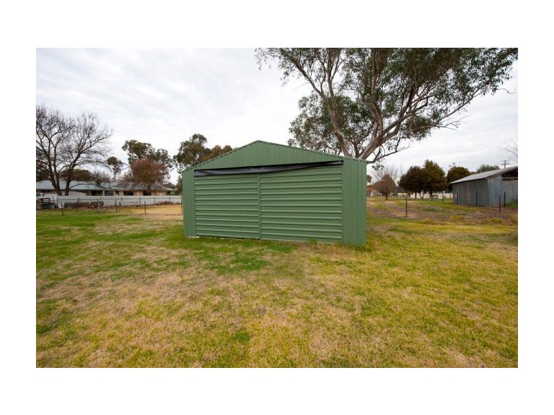 24 Railway Pde, Holbrook NSW 2644