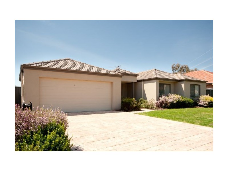 104 Hotham Cct, Thurgoona NSW 2640