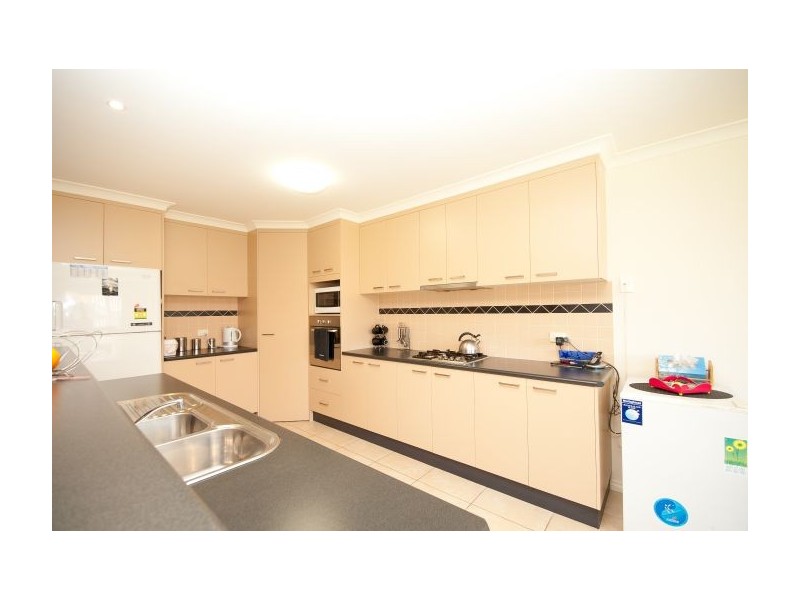 104 Hotham Cct, Thurgoona NSW 2640