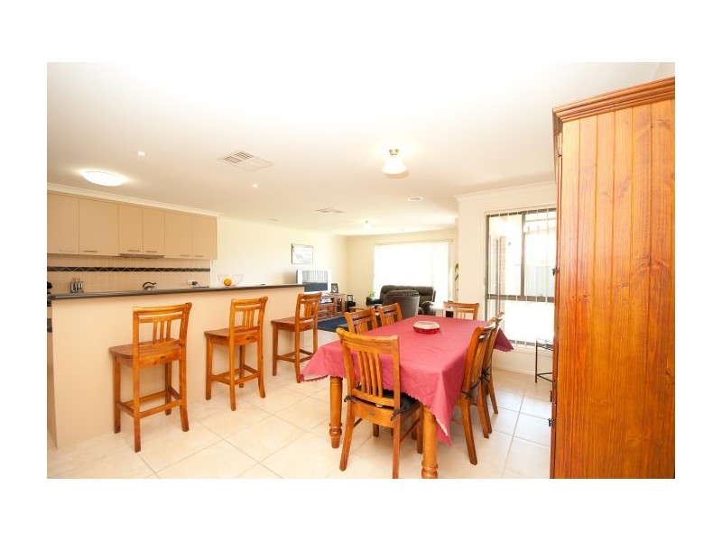 104 Hotham Cct, Thurgoona NSW 2640