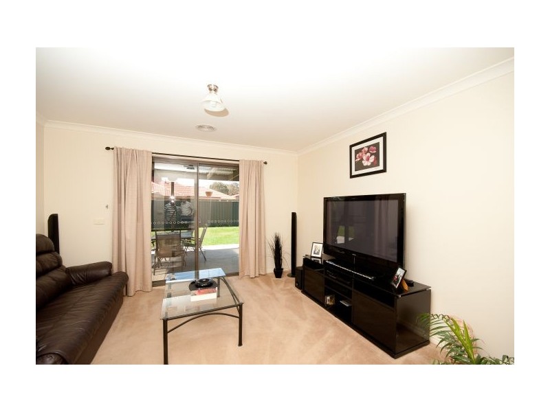 104 Hotham Cct, Thurgoona NSW 2640