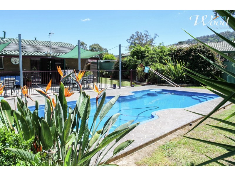 7 Arunta Pl, Lavington NSW 2641