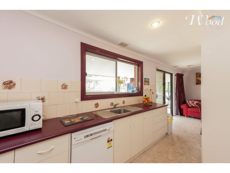 7 Arunta Pl, Lavington NSW 2641