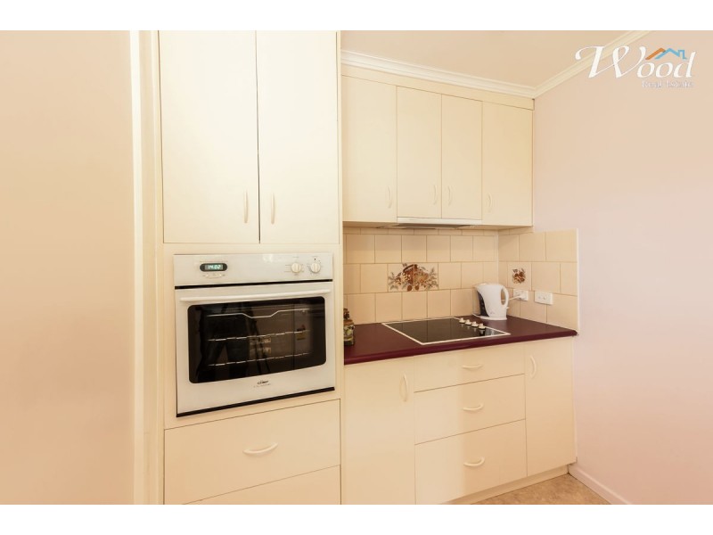 7 Arunta Pl, Lavington NSW 2641