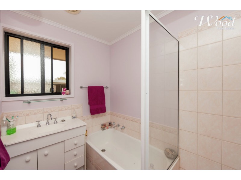 7 Arunta Pl, Lavington NSW 2641