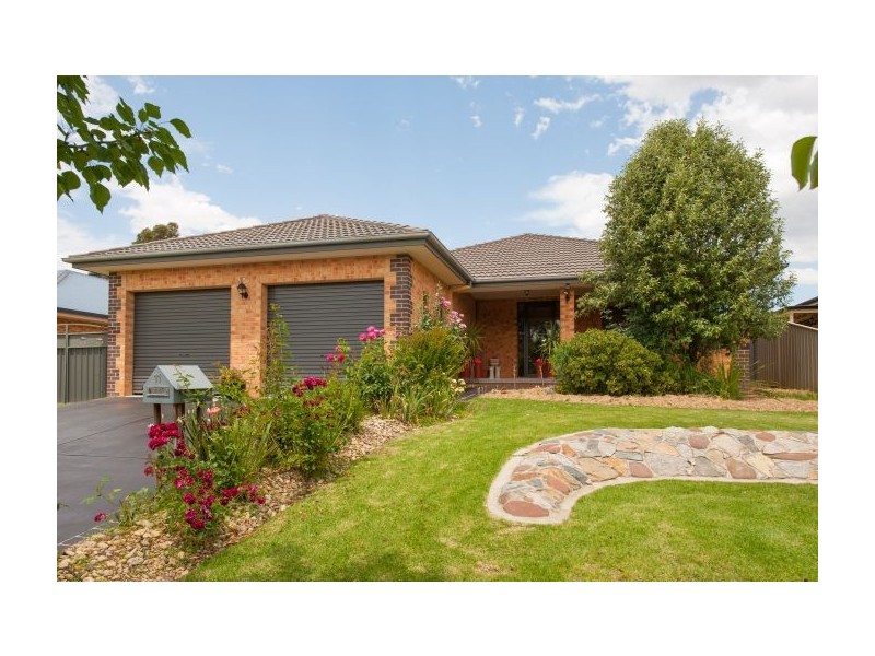 11 Winnell Crt, Thurgoona NSW 2640
