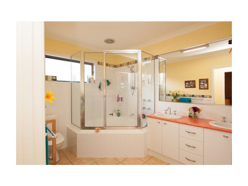 11 Winnell Crt, Thurgoona NSW 2640