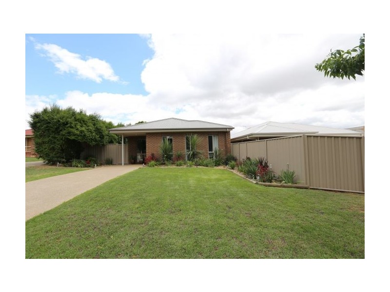 19 Stringybark Court, Thurgoona NSW 2640