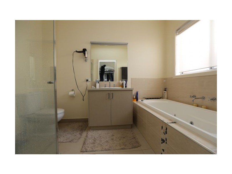 19 Stringybark Court, Thurgoona NSW 2640
