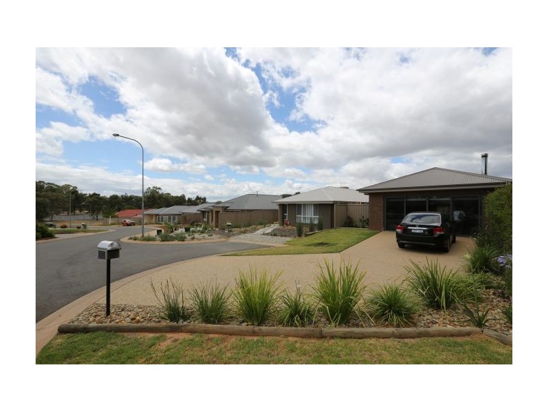 19 Stringybark Court, Thurgoona NSW 2640