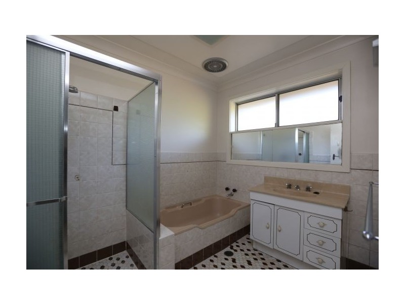 495 Palcas Court, Lavington NSW 2641