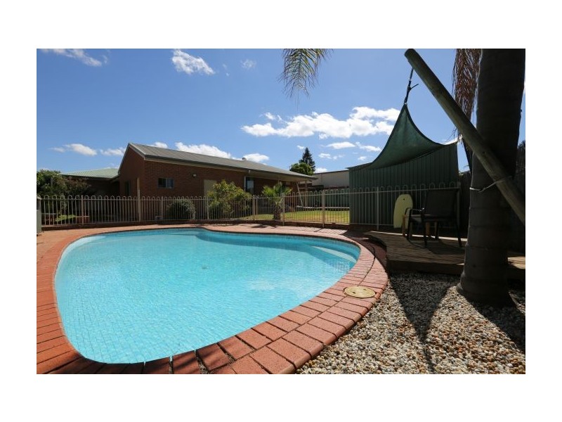 2 Mitta Grove, Lavington NSW 2641