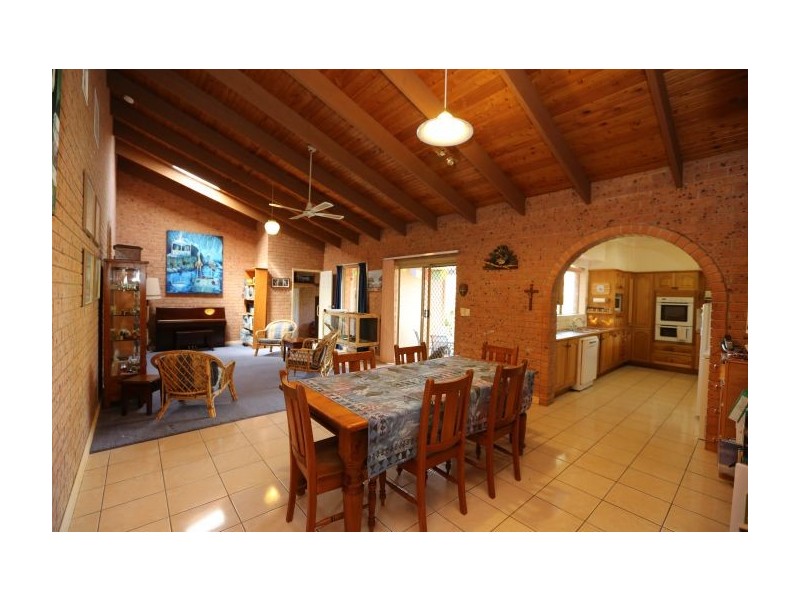 2 Mitta Grove, Lavington NSW 2641