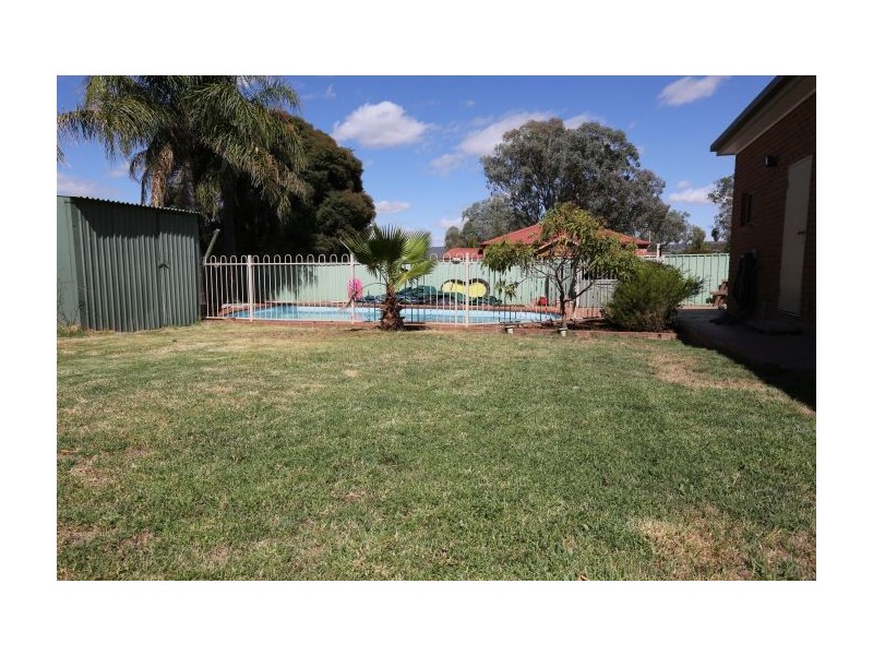 2 Mitta Grove, Lavington NSW 2641