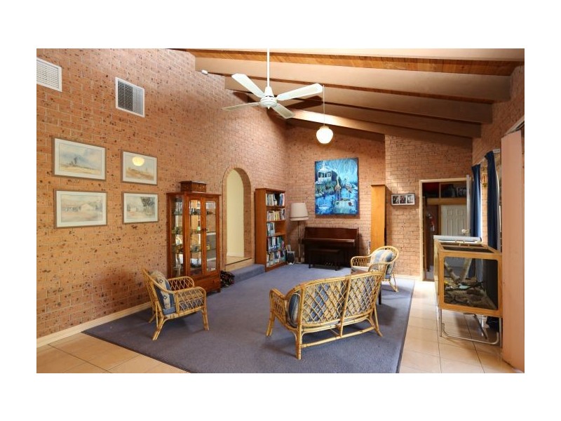 2 Mitta Grove, Lavington NSW 2641