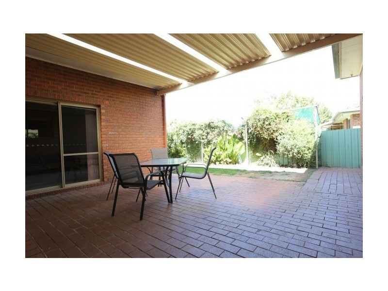2 Mitta Grove, Lavington NSW 2641