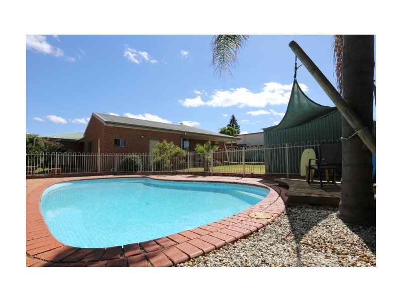2 Mitta Grove, Lavington NSW 2641