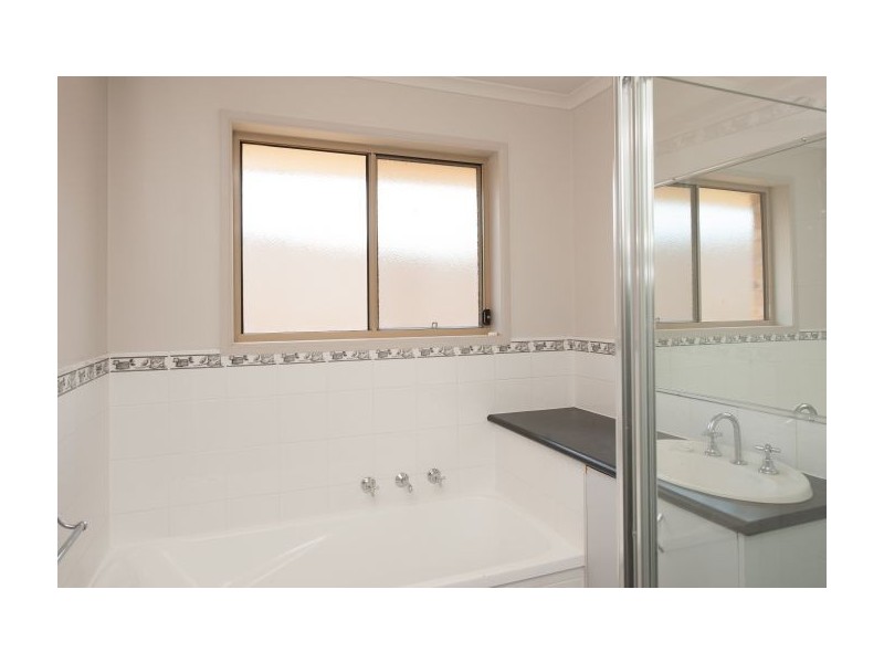 221 Vickers Road, Lavington NSW 2641
