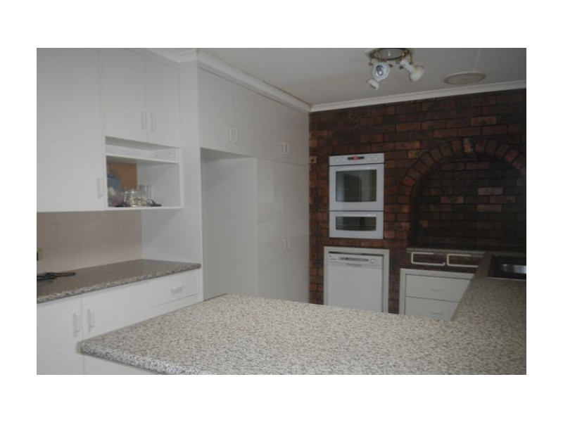 370 Sandrina Drive, Lavington NSW 2641