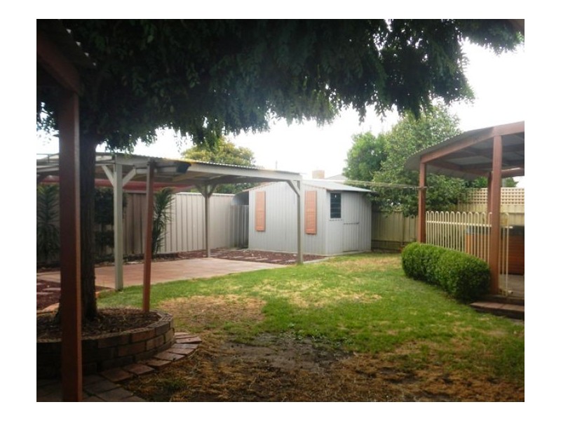 370 Sandrina Drive, Lavington NSW 2641