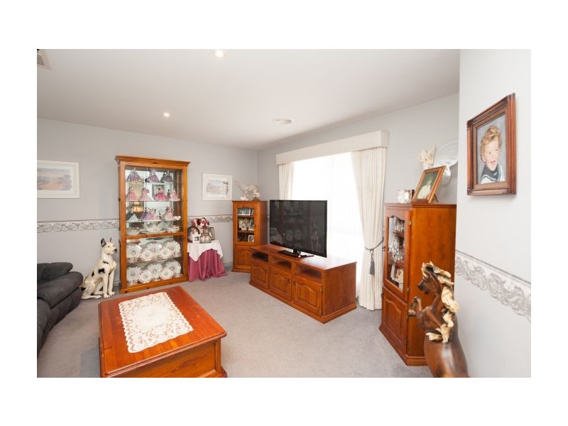 5 Akuna Place, Lavington NSW 2641