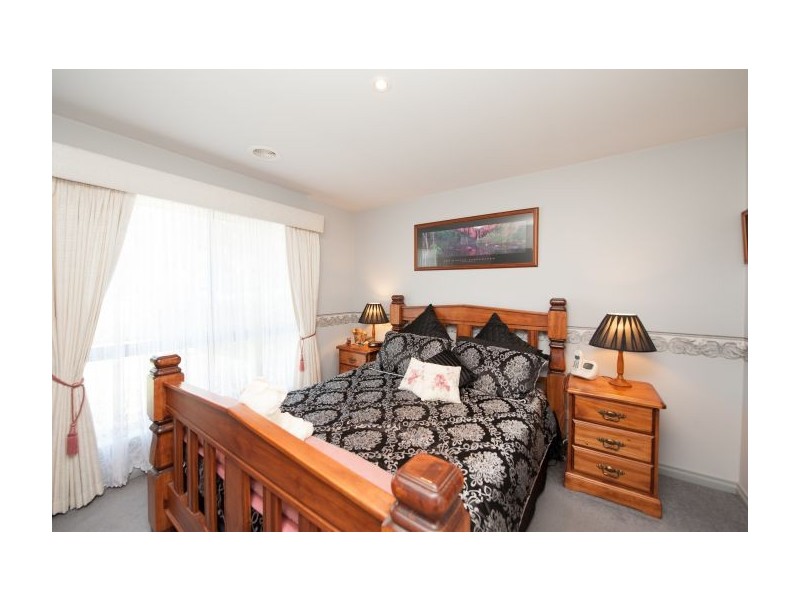 5 Akuna Place, Lavington NSW 2641