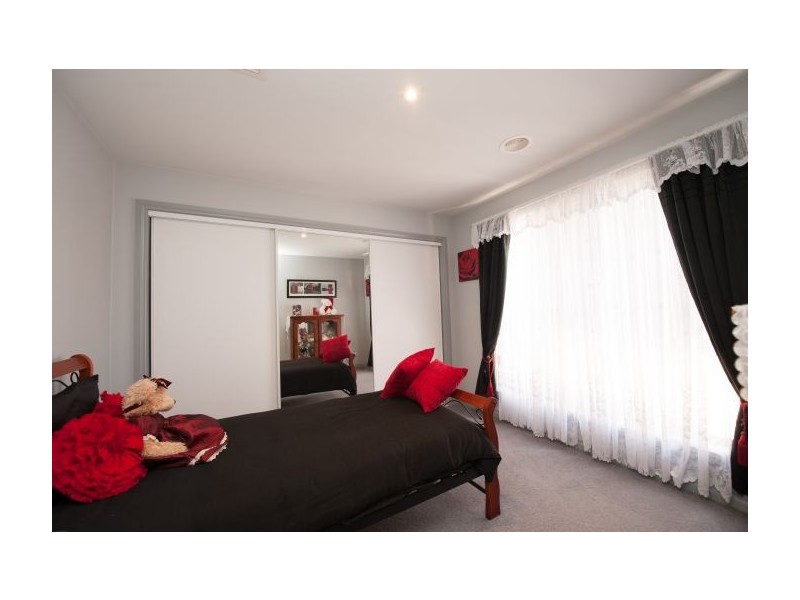 5 Akuna Place, Lavington NSW 2641