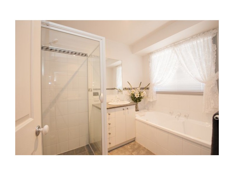 5 Akuna Place, Lavington NSW 2641