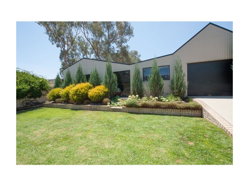 5 Akuna Place, Lavington NSW 2641