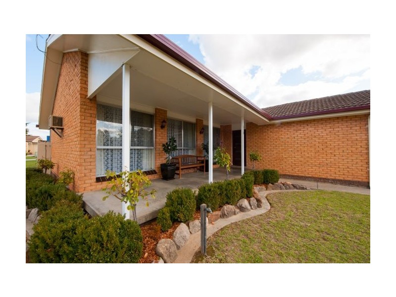 573 Brown Street, Lavington NSW 2641