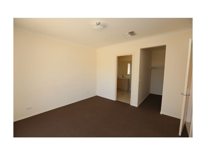 819 Centaur Road, Lavington NSW 2641