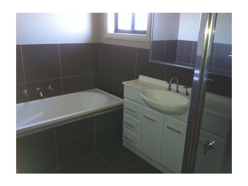 2 Birdie Place, Thurgoona NSW 2640
