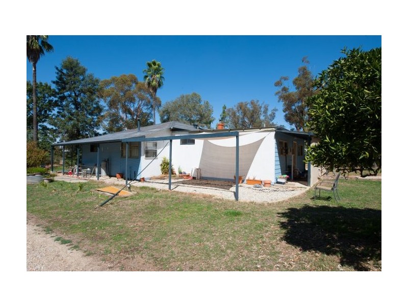 64 Howlong Road, Burrumbuttock NSW 2642