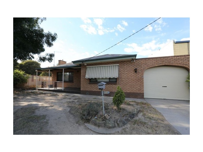 444 Griffith Road, Lavington NSW 2641