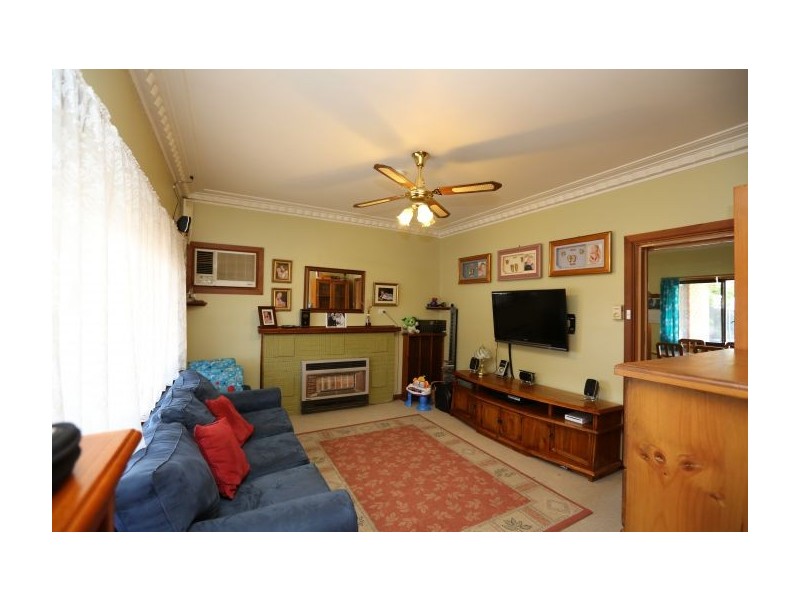 444 Griffith Road, Lavington NSW 2641