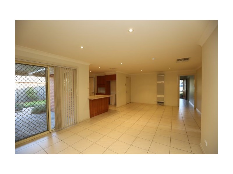 10 Wills Court, Thurgoona NSW 2640